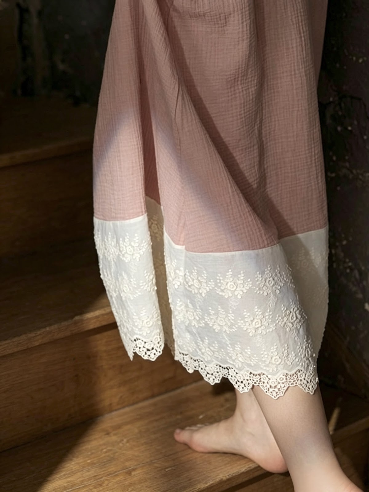 Breathable pink cotton gauze nightgown