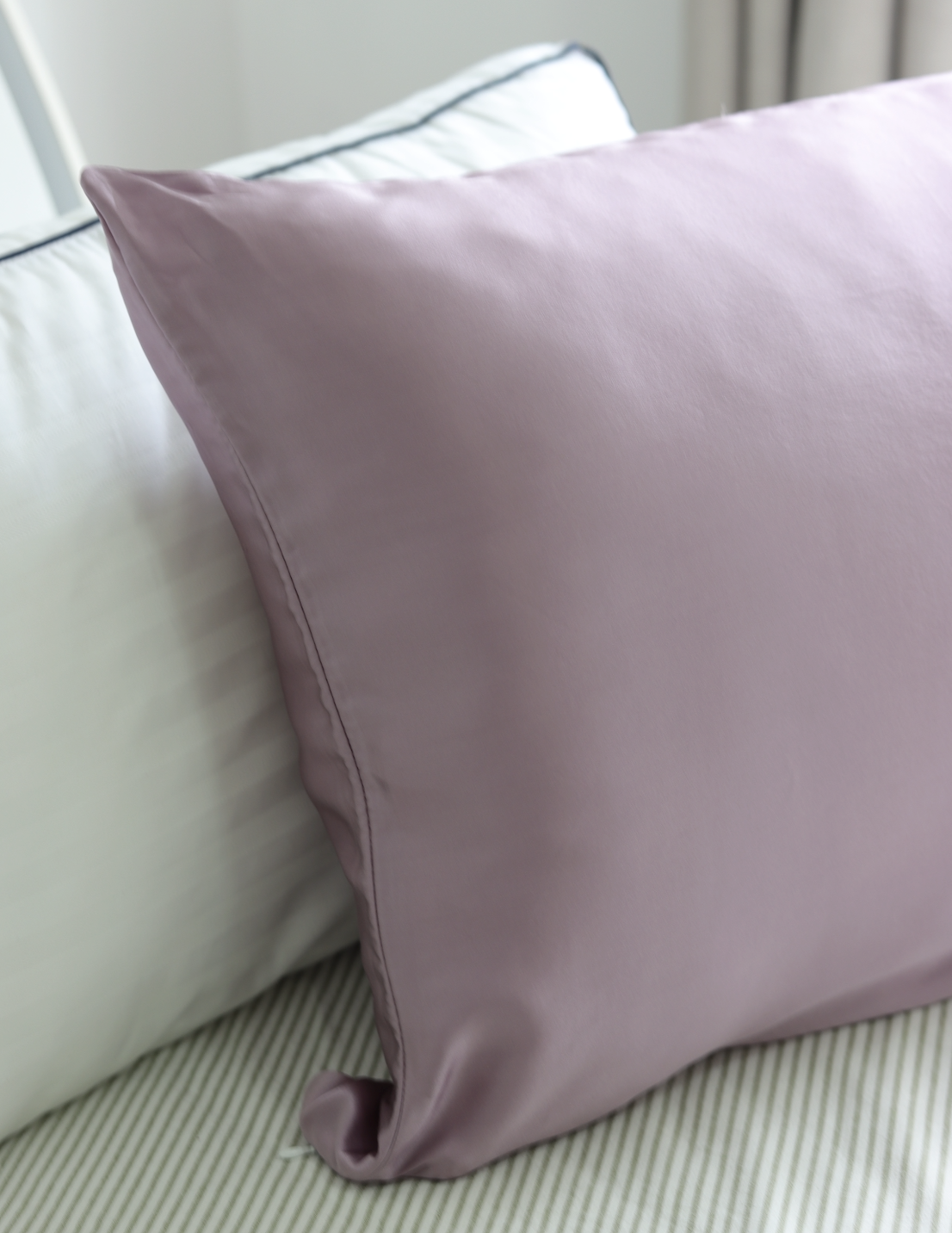3-Piece Silk Sleep Gift Set | Pillowcase, Eye Mask & Scrunchie | Lian