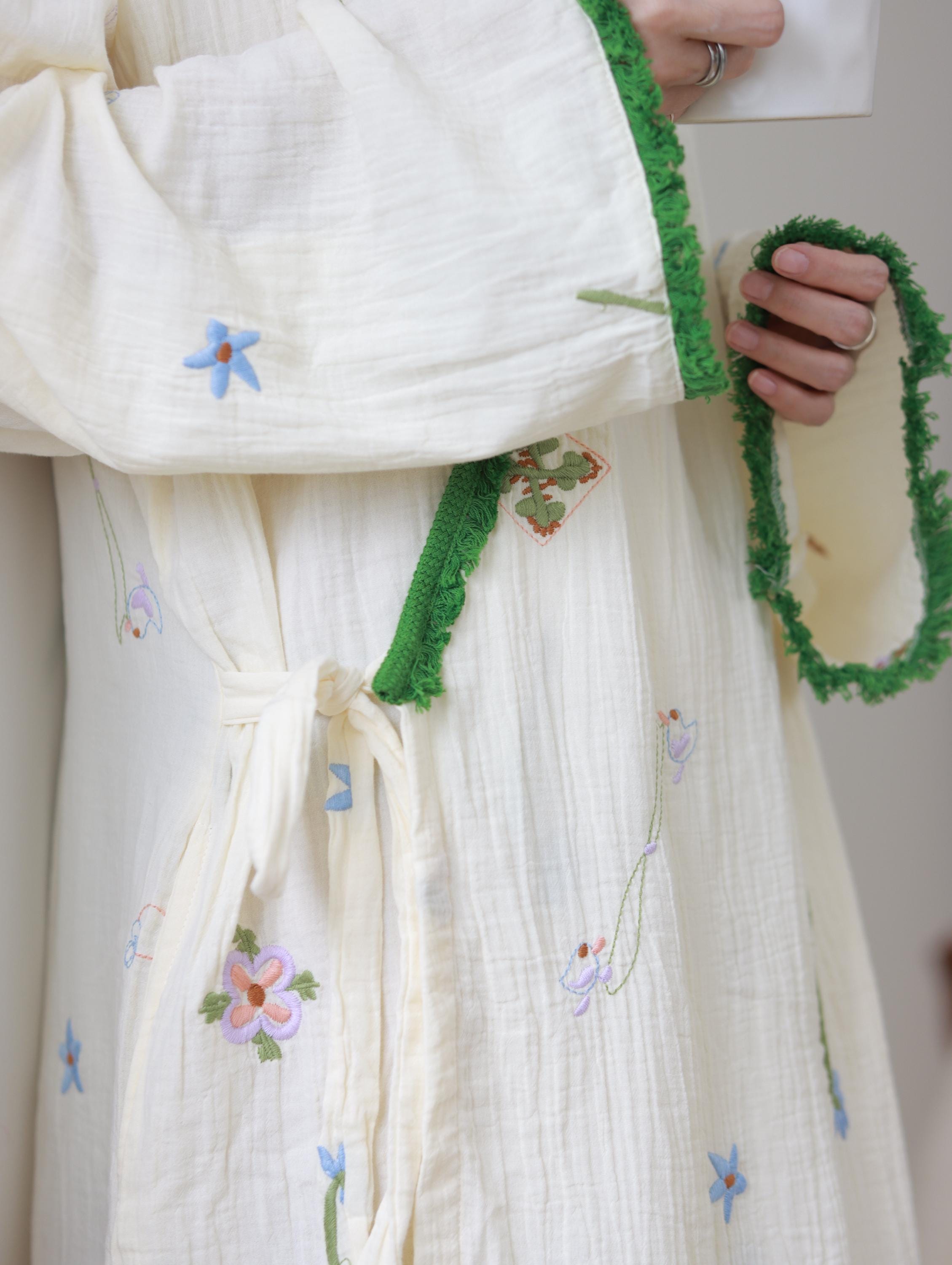 Embroidered Gauze Cotton Robe: Floral Kimono Bathrobe - Cream & Green