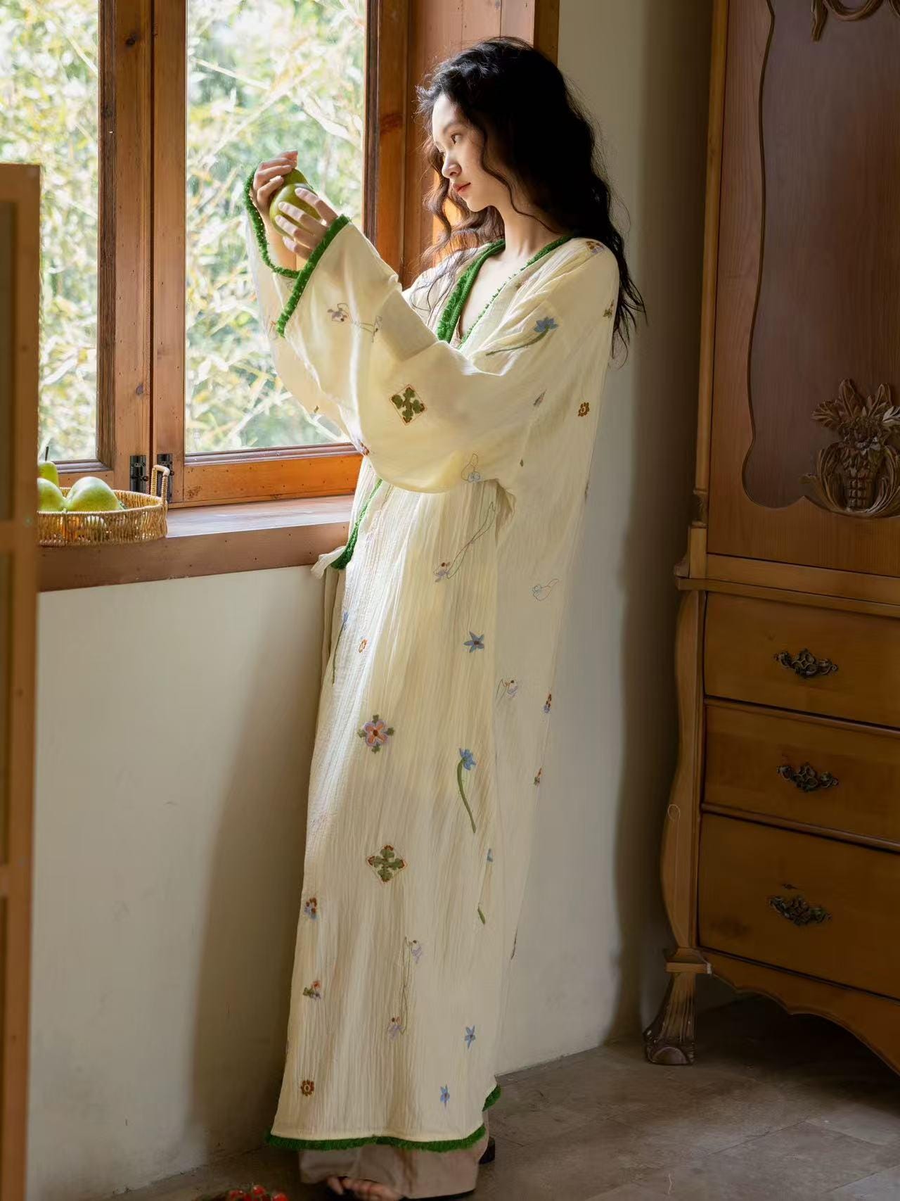 Embroidered Gauze Cotton Robe: Floral Kimono Bathrobe - Cream & Green