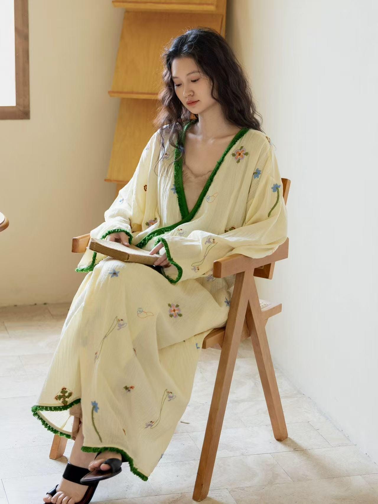 Embroidered Gauze Cotton Robe: Floral Kimono Bathrobe - Cream & Green