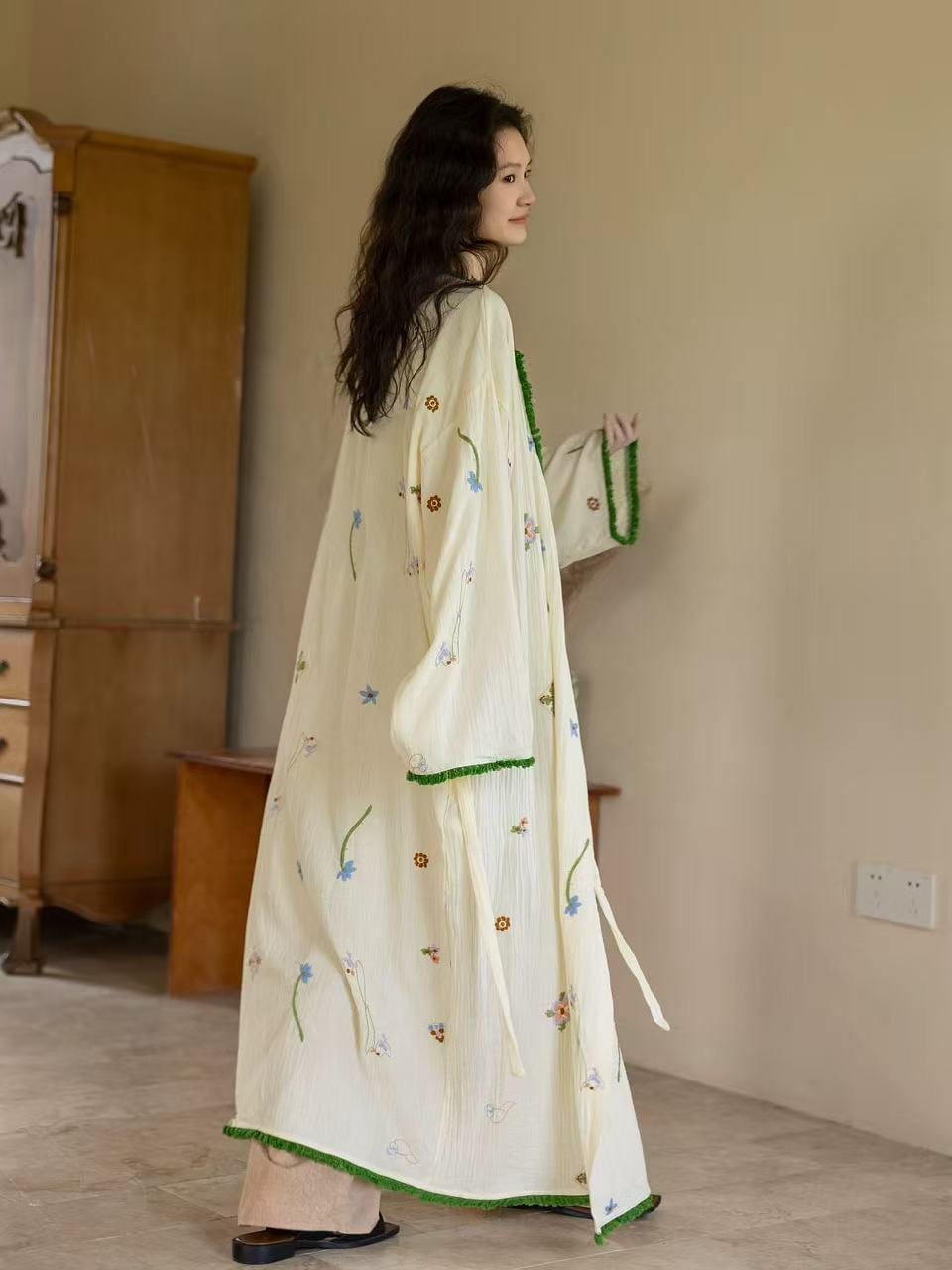 Embroidered Gauze Cotton Robe: Floral Kimono Bathrobe - Cream & Green