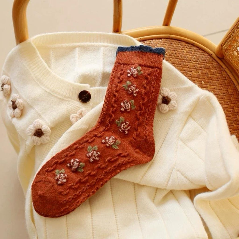 Lian Loungewear vintage floral knit wool socks in a gift box, cozy winter crew socks made of cotton blend, ideal for Mother’s Day.