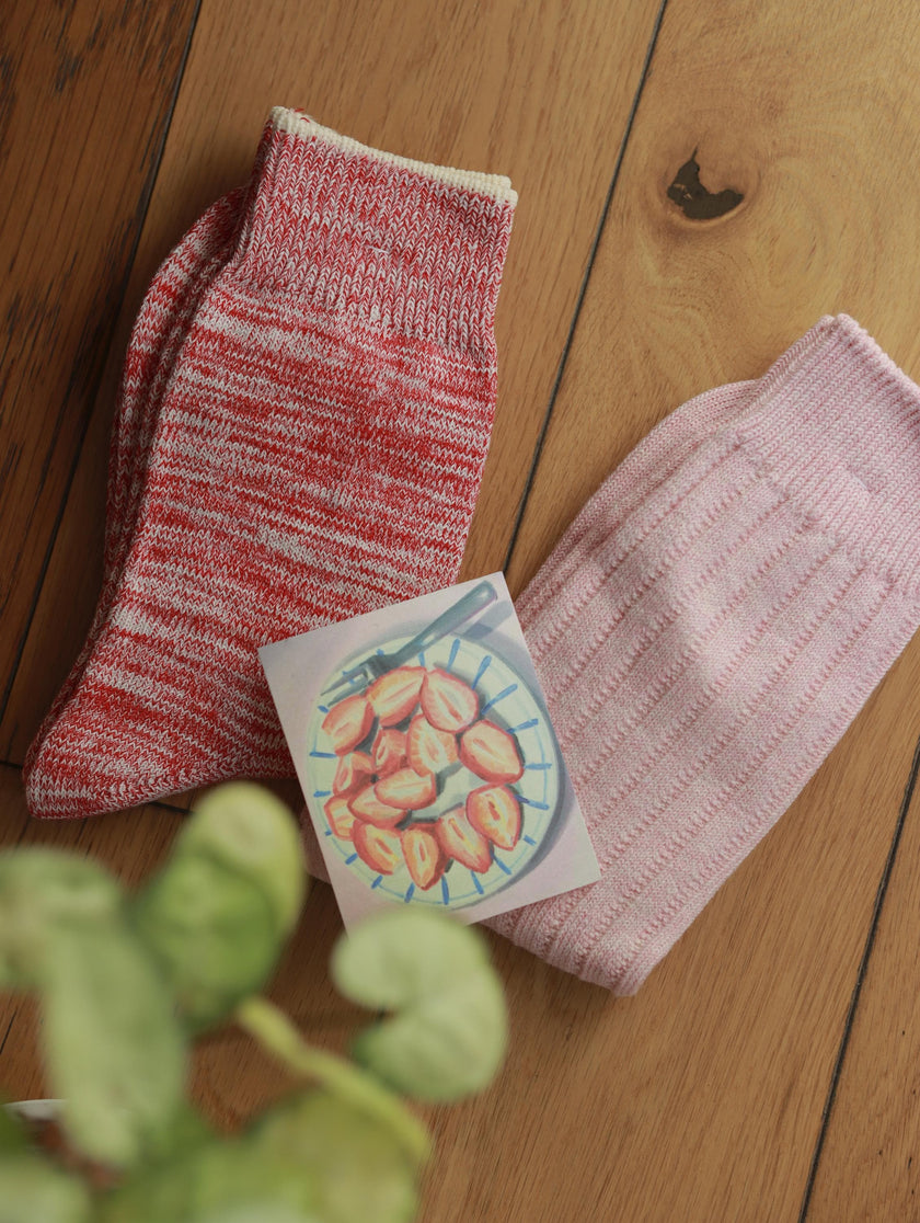 Lian Loungewear organic cotton crew socks 2-pairs set with fruit plant-dyed design in UK sizes 3-7, featuring grape patterns.