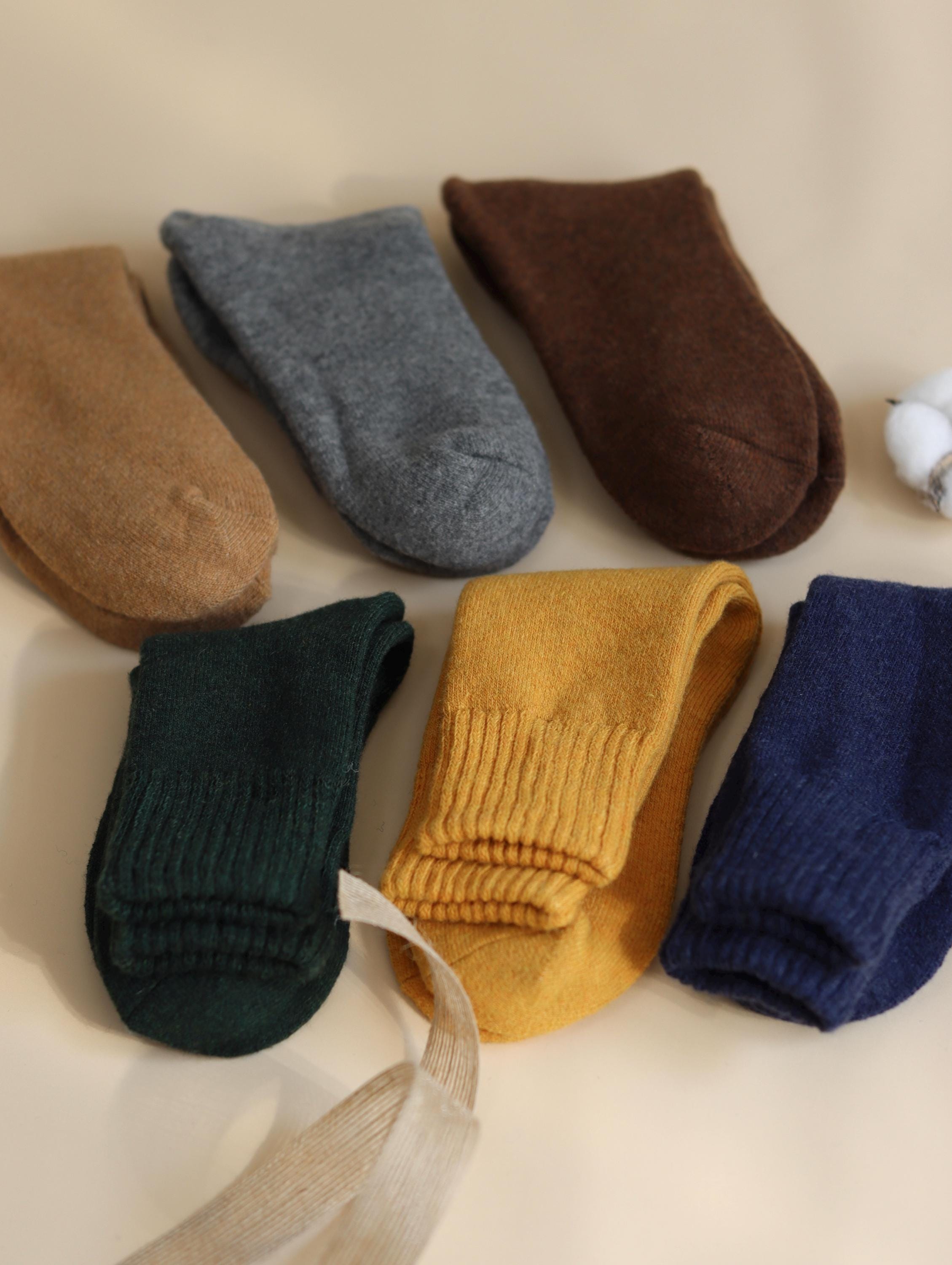 Lian Loungewear 98% Merino Wool Socks gift box set, ultra-soft and warm thermal winter socks for men and women, grey color.