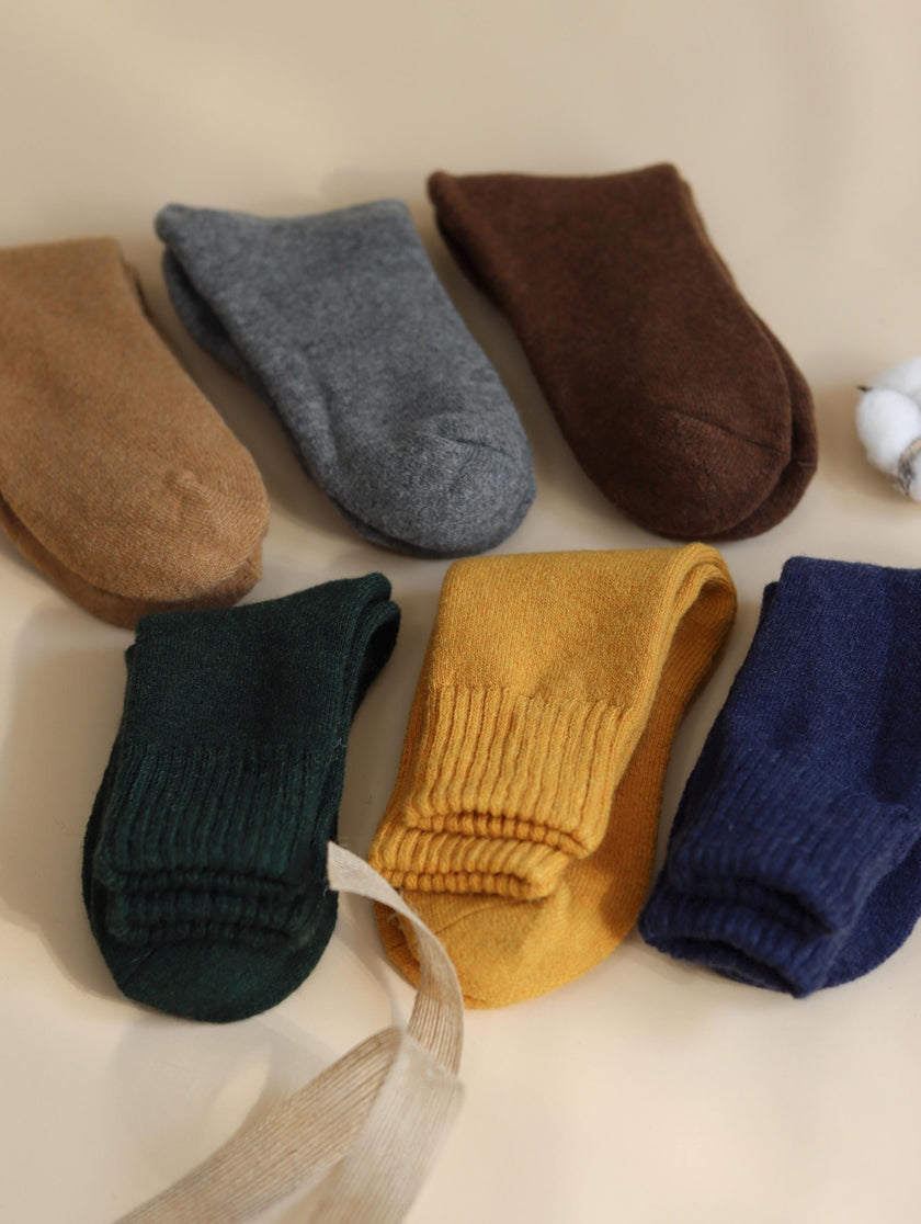 Lian Loungewear 98% Merino Wool Socks gift box set, ultra-soft and warm thermal winter socks for men and women, grey color.