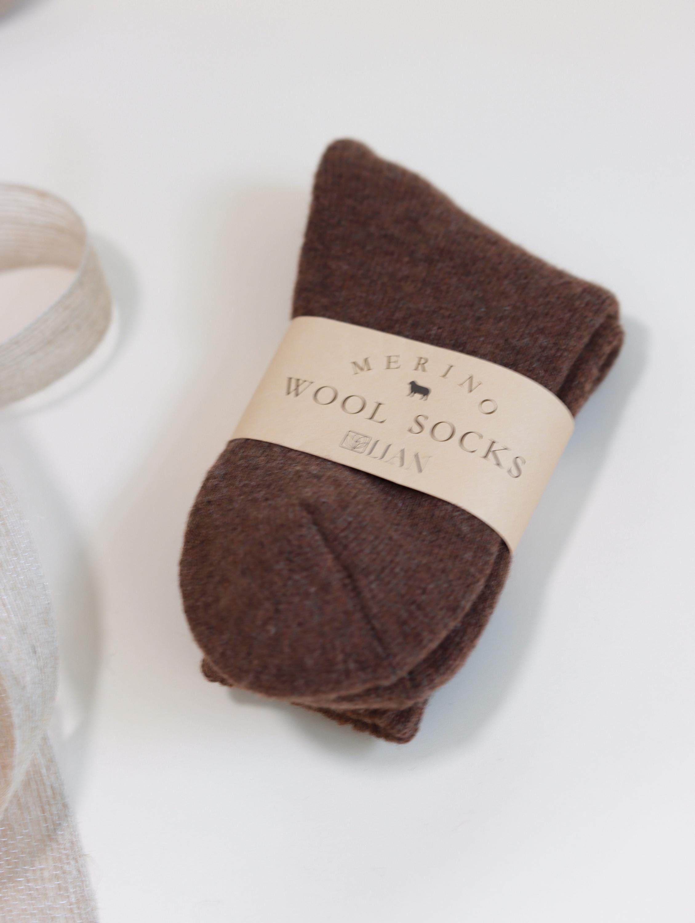 Lian Loungewear 98% Merino Wool Socks gift box, grey thermal winter socks, ultra-soft and warm for men and women.