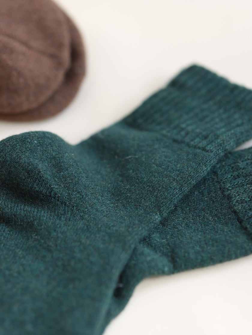 Lian Loungewear 98% Merino Wool Socks gift box set, showing ultra-soft gray thermal winter socks for men and women.