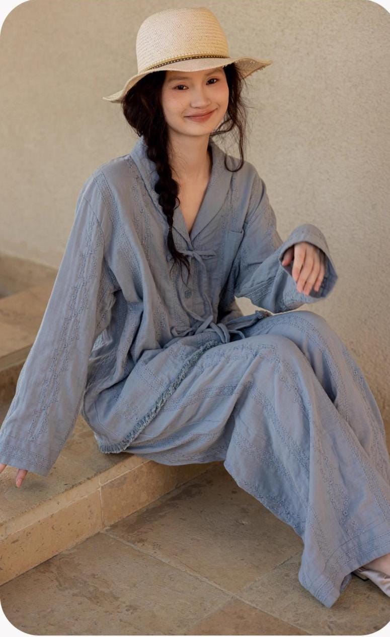 Lian Loungewear gauze cotton loungewear set with breathable linen-look fabric, includes relaxed pants and matching top.