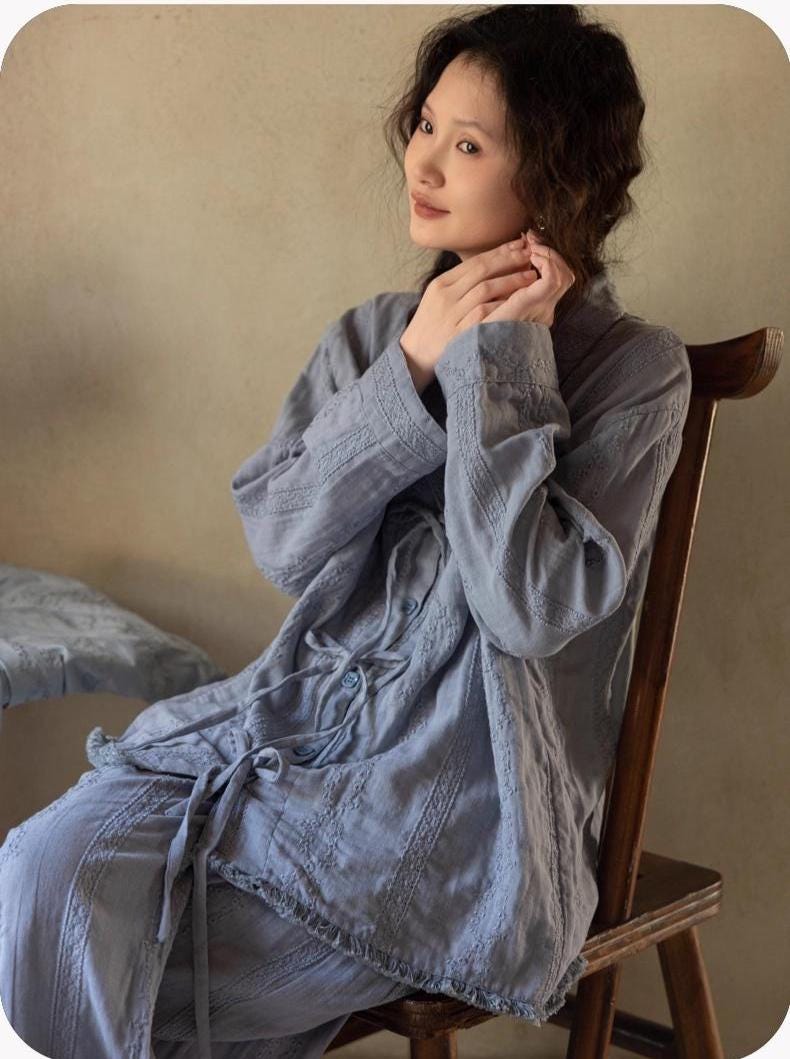 Lian Loungewear gauze cotton loungewear set with breathable linen-look fabric, includes relaxed pants and top for comfortable casual wear.