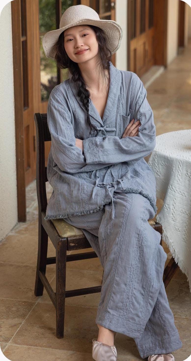 Lian Loungewear gauze cotton loungewear set with breathable linen-look fabric, featuring relaxed pants and matching top.