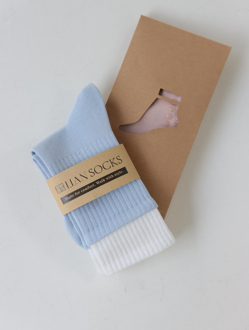 Pink Lian Loungewear Pilates grip socks with cotton, relaxed fit, non-slip soles, ideal for yoga, barre, and workout sessions.