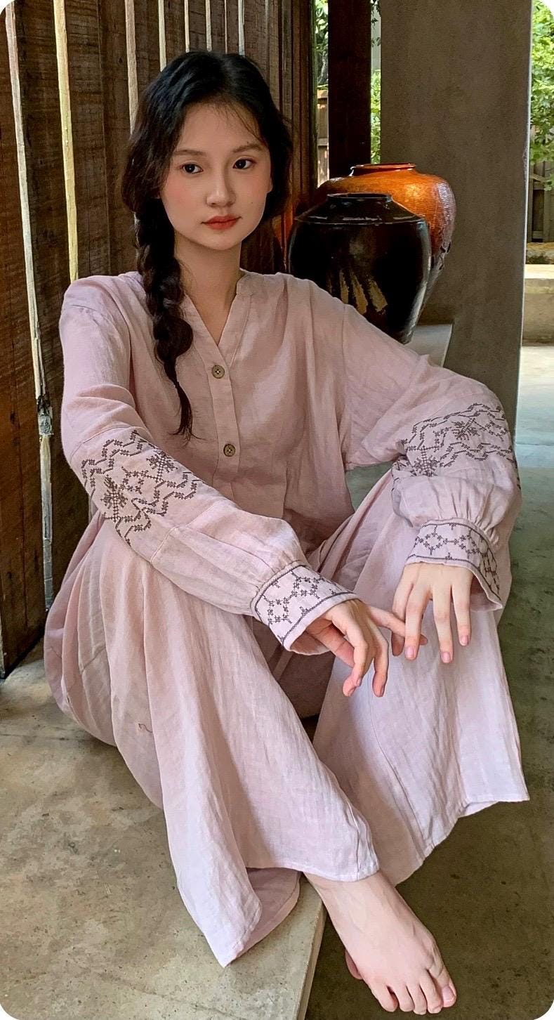 Lian Loungewear gauze cotton pajama set with embroidered sleeve, featuring soft, breathable fabric and relaxed fit for comfortable sleep.